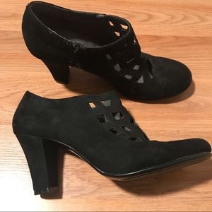 Aerosoles Heel Rest Black Velvet Bootie with Heel